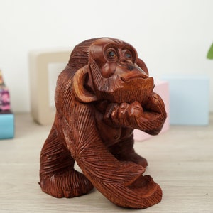 一刀彫り　ゴリラ置物 現在、この商品の在庫はありません - Etsy