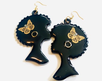 Pendientes de resina con forma de mariposa negra hechos a mano / Hermosa cabeza afro / Mariposa africana / Colgante negro / Regalo para ella