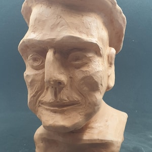 Büste aus gebranntem Ton