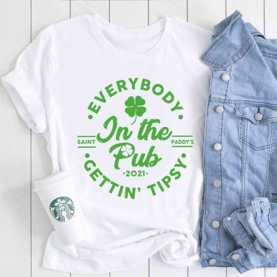 Everybody In The Pub Gettin Patrick Day Pattys Paddys Lucked T-Shirt Everybody In The Pub Gettin Patrick Day Pattys Paddys Lucked T-Shirt