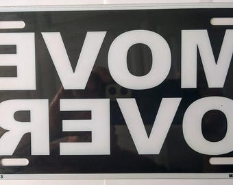 Placa de Licença Metálica com Letras Invertidas "Move Over"