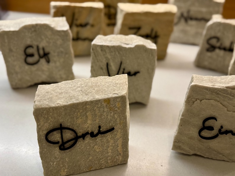 Schriftzug Tischnummern Acryl Holz für Tischnummern z.B. für Stein DIY Hochzeit Dekoration verschiedene Schriftarten immagine 6