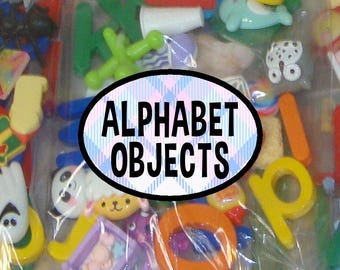 52 objetos del alfabeto, 52 letras, centro de alfabetización, fonética, lectura, regalos para niños, baratijas, miniaturas, Montessori, sonidos iniciales, aprendizaje