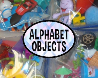 52 objetos del alfabeto 52 letras Centro de alfabetización Fonética Lectura ABC Baratijas Miniaturas del alfabeto Montessori Sonidos iniciales Aprendiendo letras