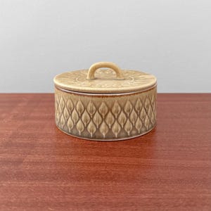Kronjyden Relief. Lidded bowl. Designed by Jens Harald Quistgaard, Denmark 1950s.