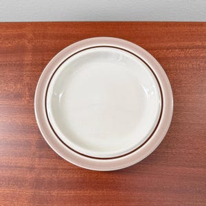 Arabia Koralli. Rare cake plate. Designed by Raija Uosikkinen, Finland 1980s.