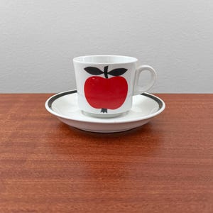 Arabia Omena. Rare coffee cup with saucer. Designed by Esteri Tomula, Finland 1970s.