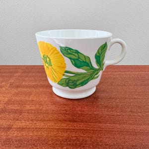 Arabia Suvi. Rare large cocoa cup. Designed by Gunvor Olin-Grönqvist, Finland 1970s.