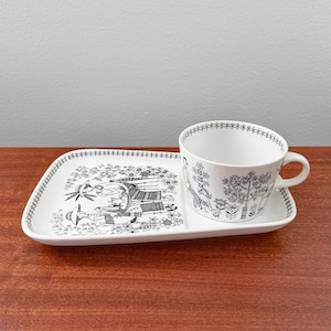 Arabia Emilia. Rare TV set with coffee cup and special plate. Designed by Raija Uosikkinen, Finland 1950s.