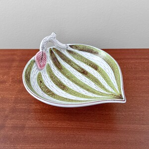 Gustavsberg Faience. Rare decorative leaf dish. Designed by Stig Lindberg, Sweden 1950s.