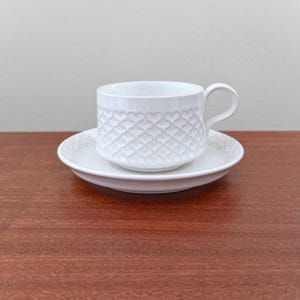 Bing & Grøndahl Cordial Palet. Rare white tea cup with saucer. Designed by Jens Harald Quistgaard, Denmark 1960s.