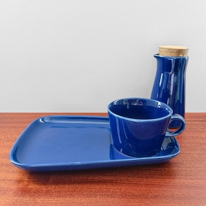 Arabia Kilta. Rare blue TV set with milk pitcher. Designed by Kaj Franck, Finland 1950s.