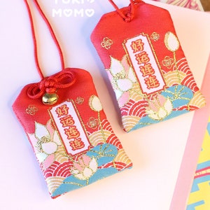 Japanse OMAMORI | Veel geluk lotusbloem | Geluksbrenger/talisman | Geluksamulet | Veel geluk charmes | Cadeau | Rood en Goud | Geluk