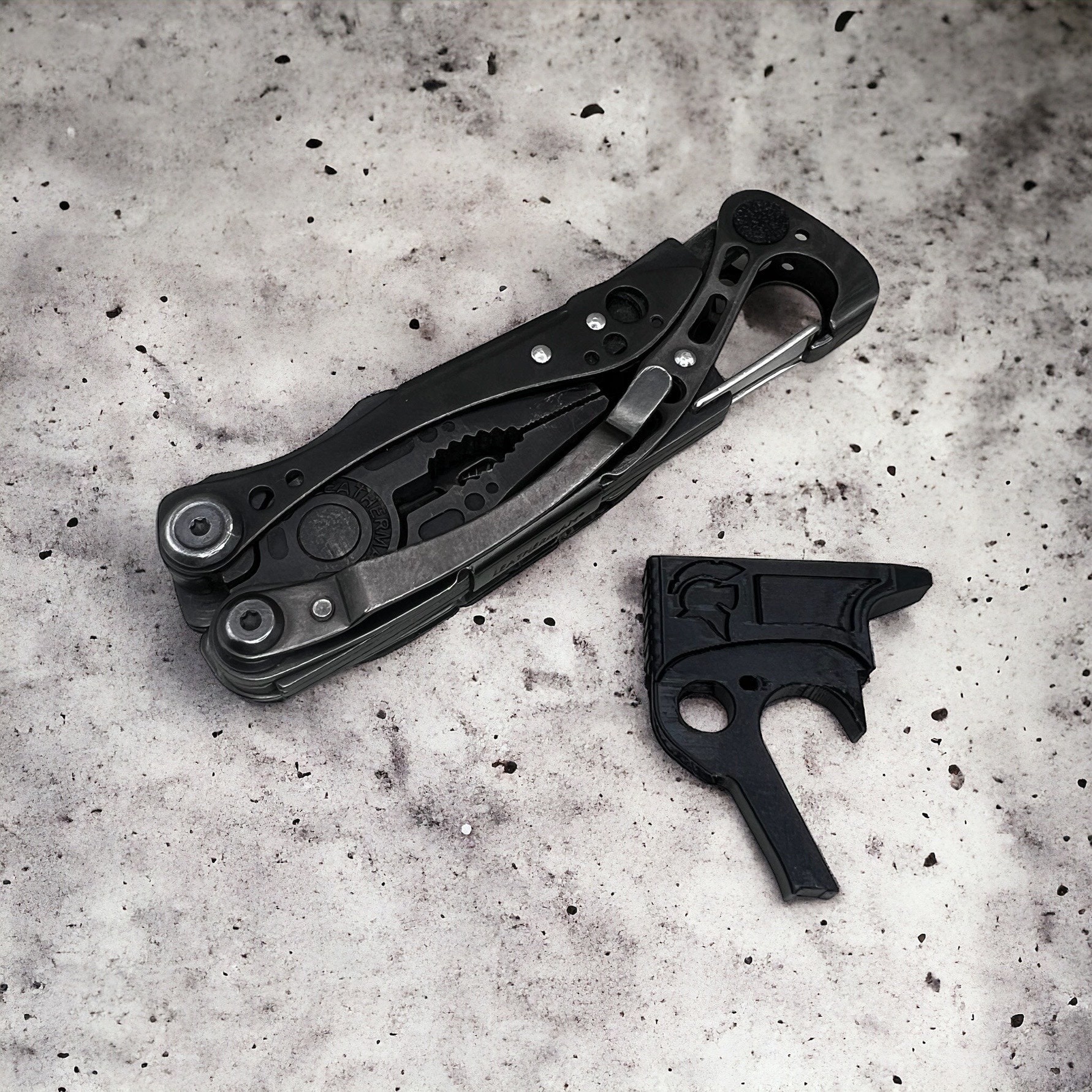 Multitool SKELETOOL Mod - Avec Lame Optionnelle Strap Cutter - Polymère Noir - Fabriqué En France