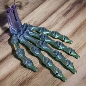 Articulated Skeleton Hand - Perfect for Artists and Anatomy Enthusiasts - 3D Printed Halloween Flexi