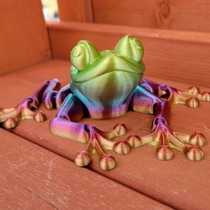Articulated Frog - Perfect for Collectors and Nature Lovers - 3D Printed Fidget Toy