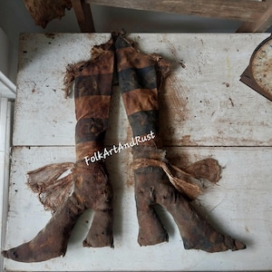 Early Primitive ~ GrunGy HanGinG WITCH BooTs & LeGs ~ PATTERN Tutorial ~ Instant Download Pattern ~ Folk Art ~ Vintage ~ Drab Rustic Country