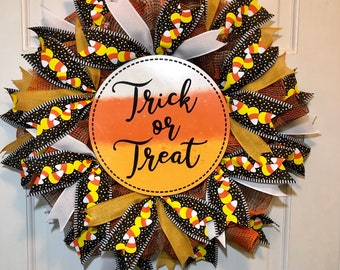 Candy Corn wreath, Trick or Treat wreath, Halloween wreath, Candy Corn decor, Halloween door decor