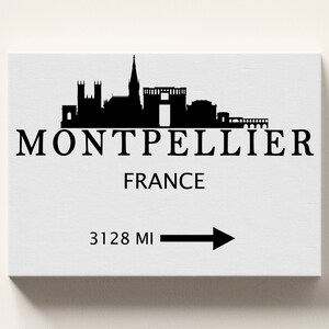 Impression d'art mural Montpellier France. Panneau kilométrique. Cadeau à distance. Affiche de voyage moderne sur les toits de la ville. Toile tendue prête à accrocher