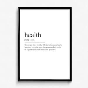 Op de afbeelding: Zwart-witte printbare wandkunst met een definitie van het woord "gezondheid". De definitie luidt: "Het recept voor een gezond leven omvat gelijke delen lachen, lichaamsbeweging en een occasionele lepel suiker om de medicijnen door te slikken!"