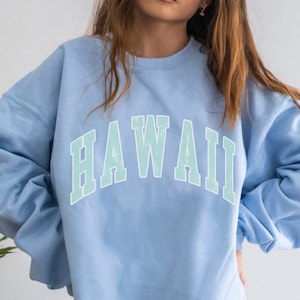 Hawaii Sweatshirt Vintage Look Distressed College Sweatshirt Aesthetic Crewneck Y2K Sweatshirt Preppy Sweatshirt Beach Hoodie Vacation Shirt