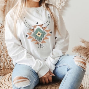 Aztec Cow Skull Long Sleeve Tee South Western Graphic Crewneck Vintage Print Shirt Country Music Cowgirl Shirt Longhorn Skull Desert TShirt