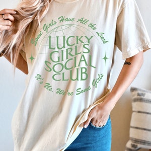 Lucky Girl Graphic Tee I&#39;m So Lucky Affirmation Everything Goes My Way Y2K Shirt Positive VSCO Self Love Lucky Girl Syndrome TShirt