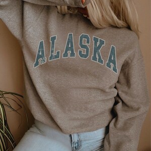 Alaska Sweatshirt Vintage College Sweatshirt Preppy Crewneck Nature Shirt Wilderness Sweater Mountain Sweatshirt Retro Alaska Shirt image 3