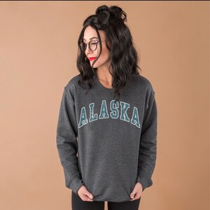 Alaska Sweatshirt Vintage College Sweatshirt Preppy Crewneck Nature Shirt Wilderness Sweater Mountain Sweatshirt Retro Alaska Shirt image 4