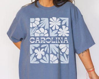 Boho Floral Carolina Comfort Colors Tee Vintage Look Retro Daisy NC TShirt N Carolina Shirt Flower Aesthetic Game Day University Tee