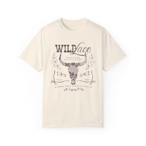 Western Grafik T-Shirt Bull Skull Shirt Kokette Cowgirl Bögen und Spitze Country-Musik-TShirt Komfort Farben Cowgirl Retro Nashville Rodeo Shirt Bild 6