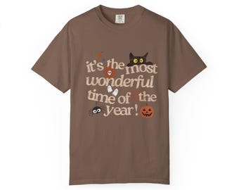 不気味でシックなハロウィンタイムの快適なカラーTシャツ。季節のかわいいハロウィンの先生へのプレゼント。黒猫のガーリーなゴーストTシャツ。