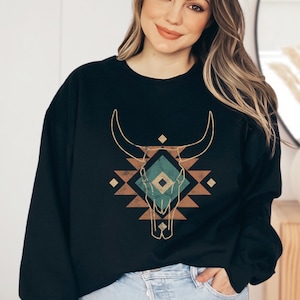 Aztec Cow Skull Sweatshirt South Western Graphic Crewneck Vintage Print Shirt Country Music Cowgirl Shirt Longhorn Skull Desert Sweatshirt
