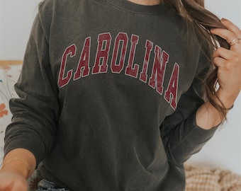Colori comfort© T-shirt a maniche lunghe Carolina dal look vintage Carolina del Sud Girocollo Camicia Carolina Preppy Varsity South Carolina University