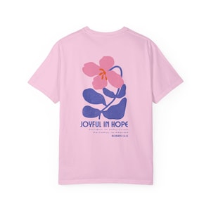 Blij in hoop christelijk grafisch T-shirt comfort kleuren Jezus shirt retro Boho bloemen christelijk T-shirt Wildflower shirt bijbelvers esthetiek afbeelding 8