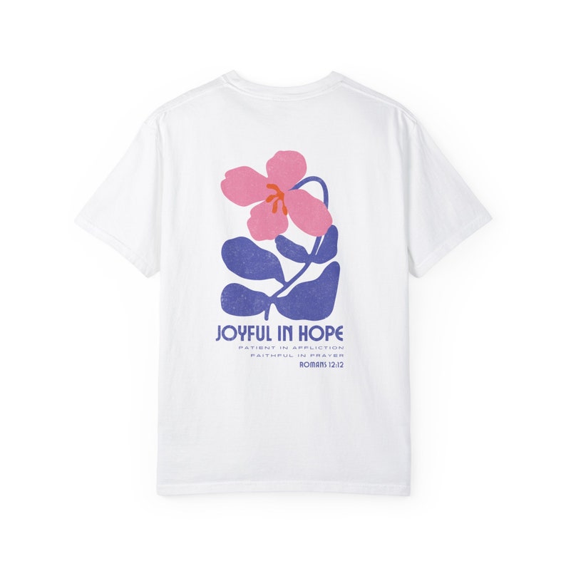 Blij in hoop christelijk grafisch T-shirt comfort kleuren Jezus shirt retro Boho bloemen christelijk T-shirt Wildflower shirt bijbelvers esthetiek afbeelding 7
