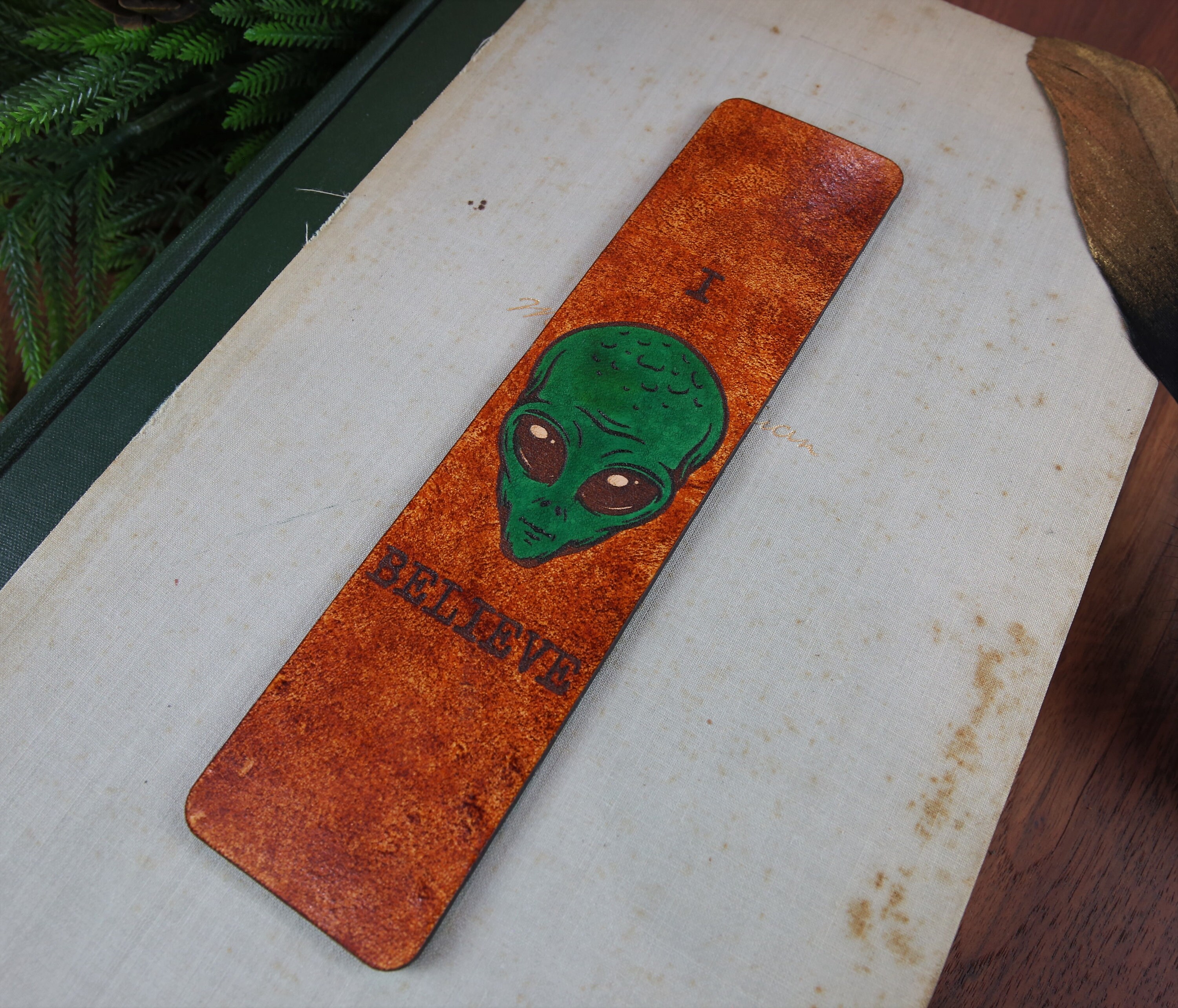 Alien Bookmark | Sci-fi Bookmark | Gift for Reader | Extraterrestrial ...