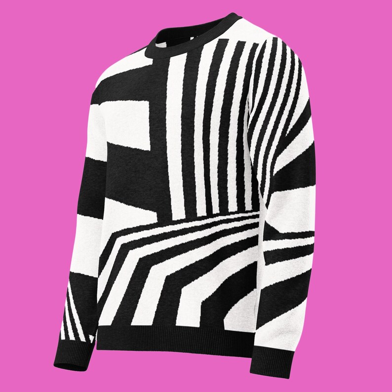 K&ouml;nnte beinhalten: Ein Pullover mit schwarzem und wei&szlig;em Muster und Rundhalsausschnitt. Das Design zeigt kr&auml;ftige geometrische Formen und Streifen. Der Pullover ist aus einem weichen Material und f&uuml;r Freizeitkleidung geeignet.