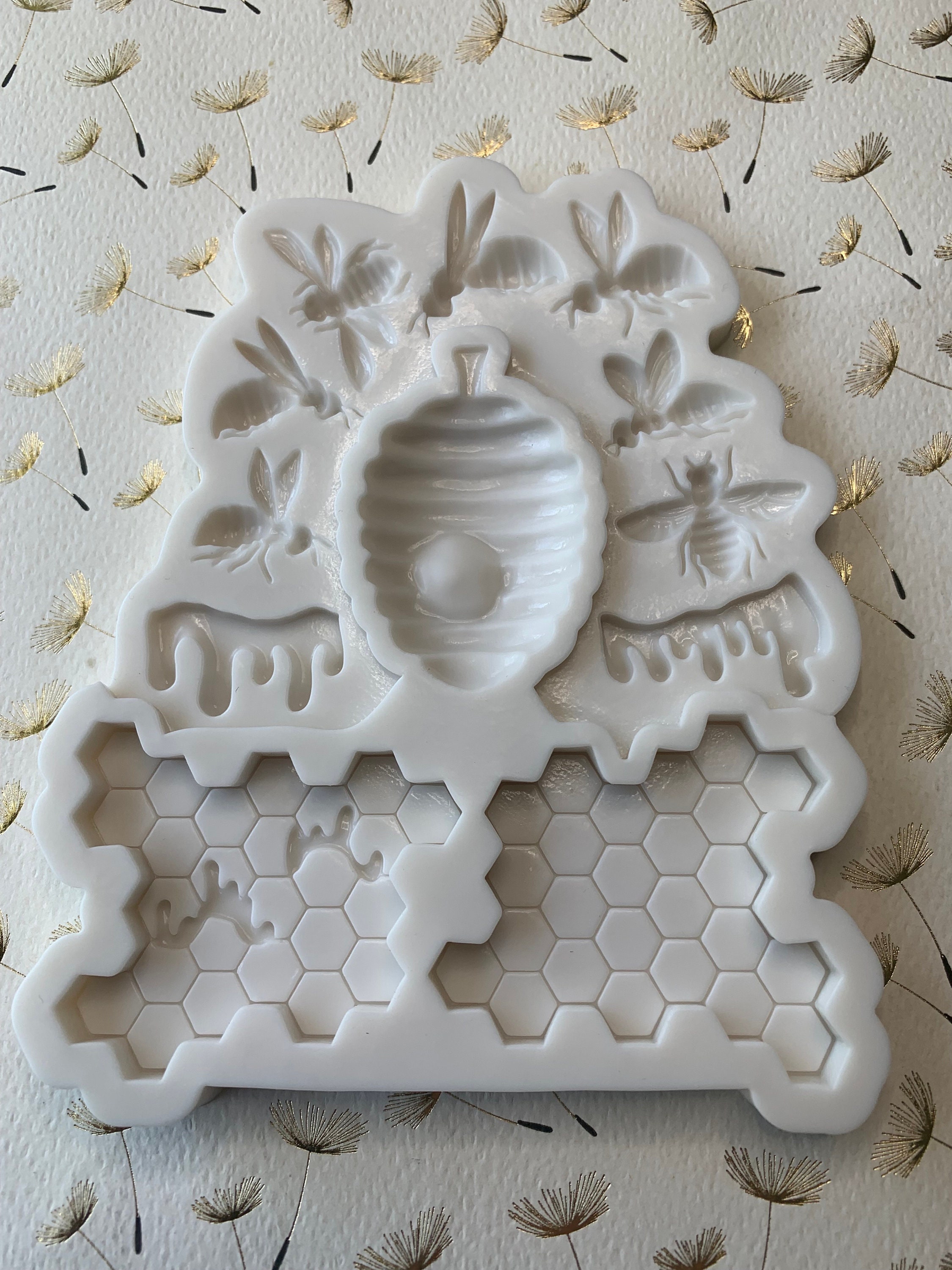Honeycomb Bumble Bee Silicone Resin Mold Wall Hanging Plaster Clay Resin  Art KeyChain Molds - Silicone Molds Wholesale & Retail - Fondant, Soap,  Candy, DIY Cake Molds