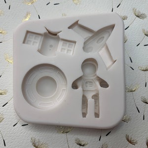 Space Ship Astronaut Silicone Mold 3D 4 Cavities Measurements .9” to 1.75 Long .8” to 1.8”Wide .6”Depth