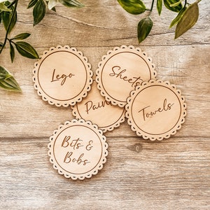 Aufbewahrungsetiketten aus Holz | Wohnkultur | Kinderzimmer Dekor | Organisation | Personalisiert | Kreis | Trofast | Kisten/Kisten | Spielzimmer | gewellt