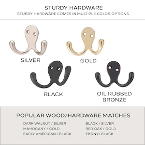 Pu&ograve; includere: Quattro attaccapanni a doppio gancio in argento, oro, nero e bronzo oliato. L'immagine include il testo "STURDY HARDWARE" e "STURDY HARDWARE COMES IN MULTIPLE COLOR OPTIONS". Sotto sono suggerite combinazioni di legno e ferramenta.
