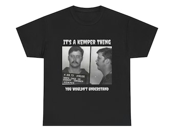 Maglietta con la foto segnaletica di Ed Kemper, abbigliamento per fan del genere true crime.