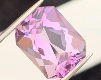 Améthyste taille émeraude de 10 carats : quartz violet naturel