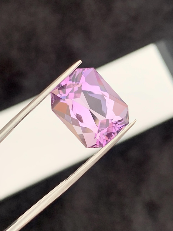 10 Carat Emerald Cut Amethyst Gemstone: Natural Purple Quartz