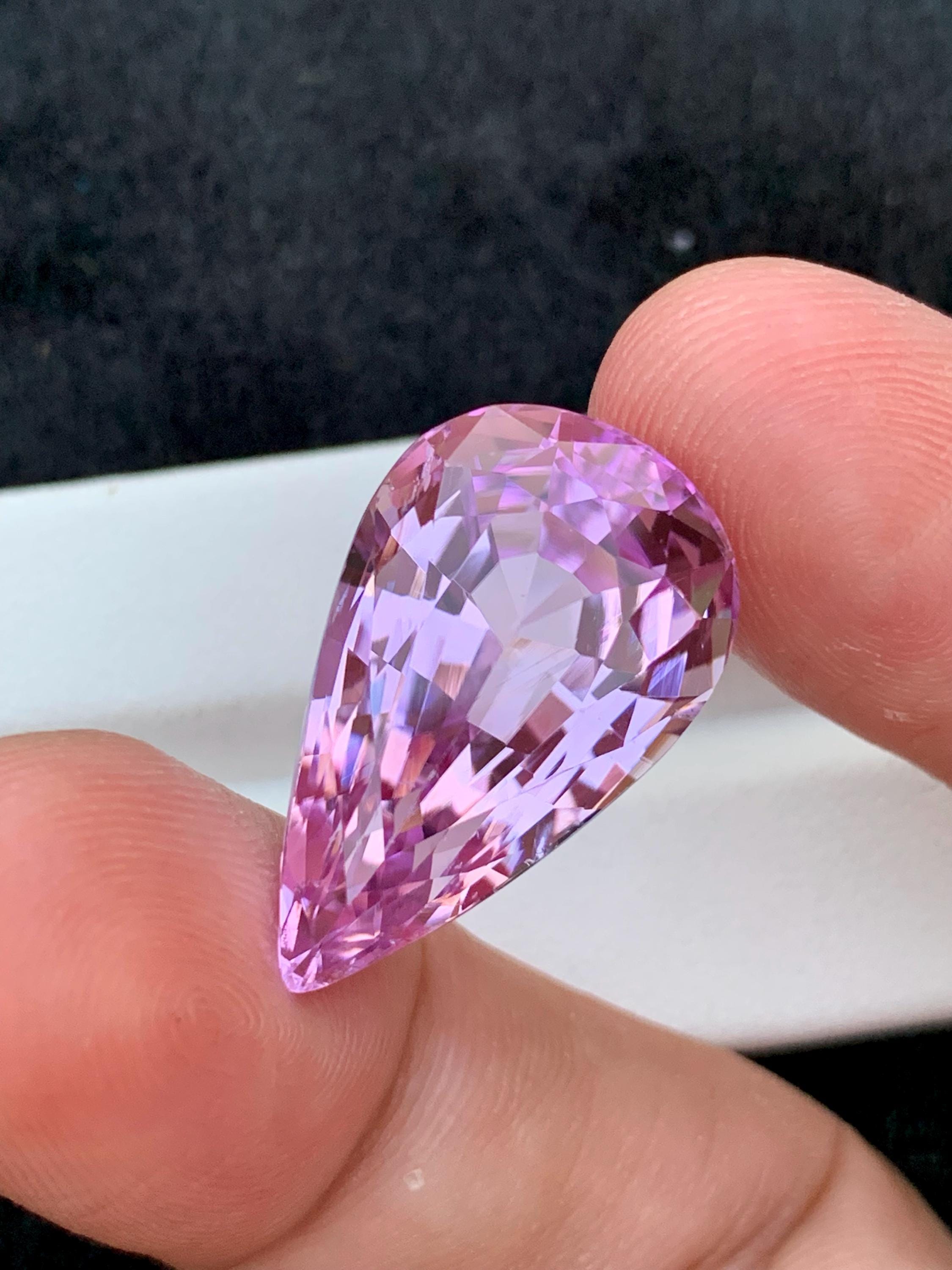 ピンククンザイト ホットピンククンツァイト宝石：29カラットペアカット、ジュエリー