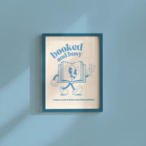 Booked and Busy, Retro Zitat, Digitaldrucke Kunst, herunterladbare Kunst, Lesen Kunstdrucke, Retro Cartoon Poster, Ermutigende Poster, Blaue Kunst