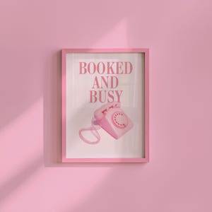 Póster retro, pósteres grandes rosados, arte digital de pared, impresión de teléfono retro, impresión de arte Y2K, arte preppy rosa, impresiones de pared lindas, reservado y ocupado