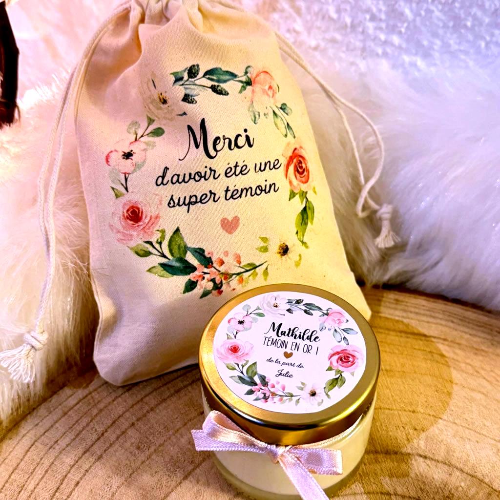 Bougie parfumée personnalisée et pochon fleuri pour témoin Bougie parfumée personnalisée et pochon fleuri pour témoin