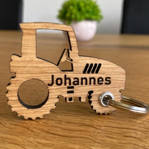 PREMIUM Schlüsselanhänger Traktor mit Gravur in Deutschland Landwirt Personalisiert Geschenkidee  Holz Geburtstag Bauer Bulldog Trecker
